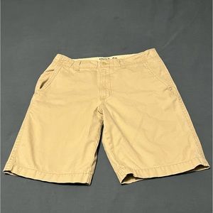 EUC Old navy "broken in" classic flat front Khaki shorts - size 32 ~9 in inseam